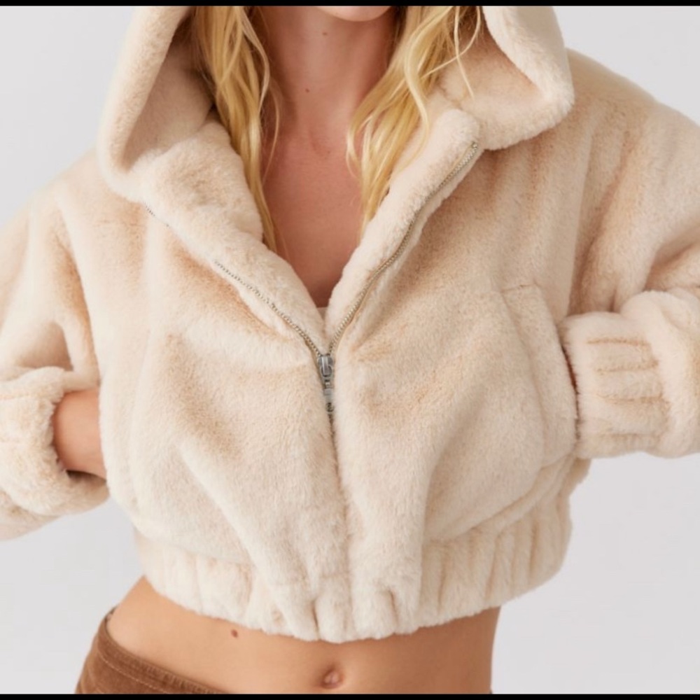 NWT UO Arina Faux Fur Cropped Jacket